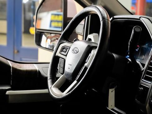 Used 2017 Ford F250 Lariat w/ Lariat Value Package AWD/4WD image 14
