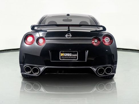 Used 2015 Nissan GT-R Premium image 10