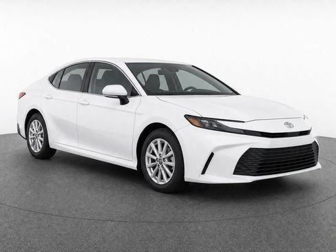 Used 2025 Toyota Camry LE FWD image 2