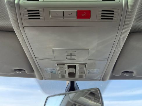 Used 2018 Volkswagen Tiguan SEL image 18