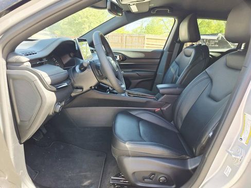Certified 2026 Jeep Compass Limited AWD/4WD image 11