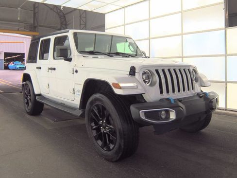 Used 2022 Jeep Wrangler Unlimited Sahara w/ Cold Weather Group AWD/4WD image 3