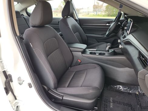 Used 2025 Nissan Altima 2.5 SV image 15