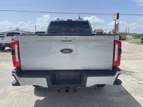 Used 2026 Ford F250 Lariat w/ Black Appearance Package AWD/4WD image 5