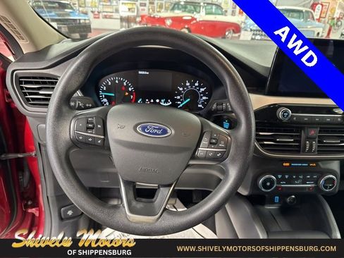 Used 2020 Ford Escape SE image 16