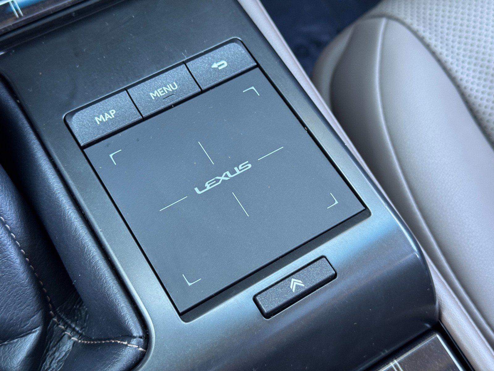 Used 2023 Lexus GX 460 Premium w/ Accessory Package AWD/4WD image 34