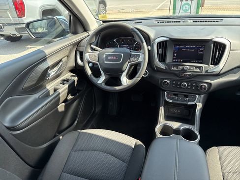 Used 2024 GMC Terrain SLE w/ Driver Convenience Package image 11