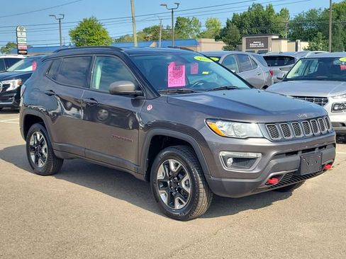 Used 2018 Jeep Compass Trailhawk w/ Leather Interior Group AWD/4WD image 3