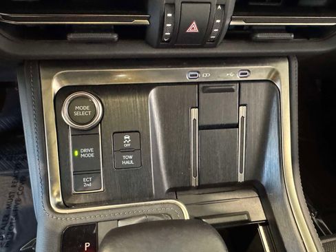 Used 2024 Lexus GX 550 w/ Cold Area Package AWD/4WD image 39