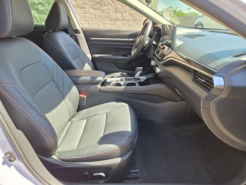 Used 2024 Nissan Altima 2.0 SR FWD image 19