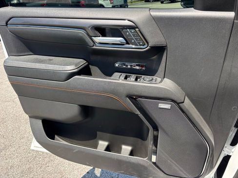 Used 2024 GMC Sierra 1500 AT4 w/ Technology Package AWD/4WD image 11