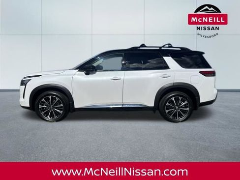 New 2026 Nissan Pathfinder Platinum w/ Cargo Package AWD/4WD image 4