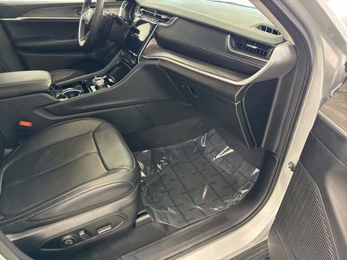 Used 2023 Jeep Grand Cherokee Limited w/ Luxury Tech Group II image 24