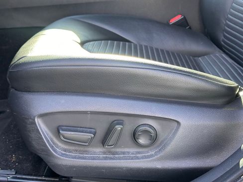 Used 2018 Toyota Camry SE image 23