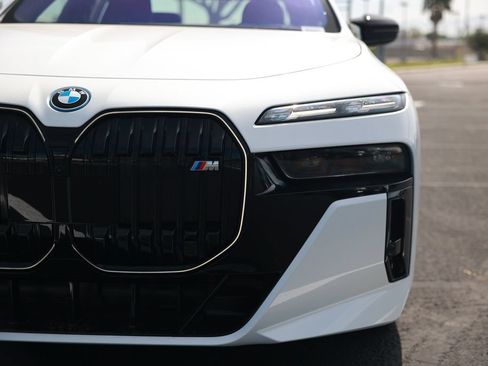 Used 2025 BMW i7 xDrive60 w/ Executive Package AWD/4WD image 5