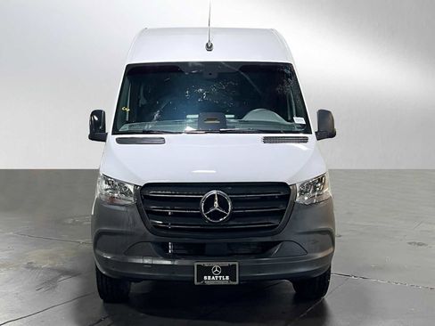 Used 2025 Mercedes-Benz Sprinter 2500 image 8