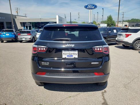 Used 2019 Jeep Compass Latitude w/ Cold Weather Group AWD/4WD image 6