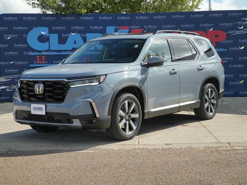 New 2025 Honda Pilot Touring image 1
