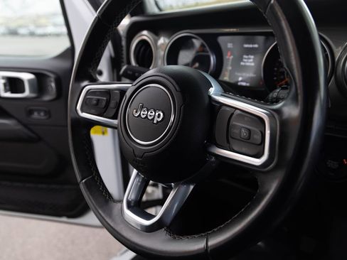 Used 2019 Jeep Wrangler Unlimited Sahara image 21