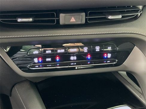 Used 2023 Buick Envision Avenir image 18