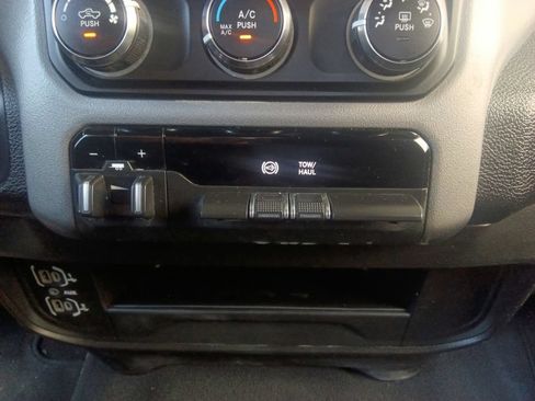 Used 2024 RAM 2500 Big Horn AWD/4WD image 27