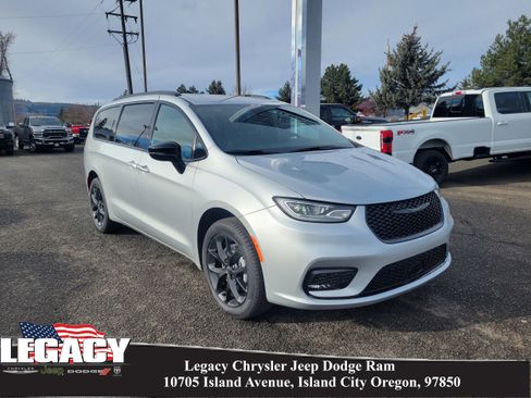 New 2026 Chrysler Pacifica Select w/ S Appearance Package image 1