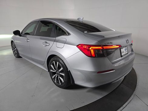 Used 2023 Honda Civic EX image 3