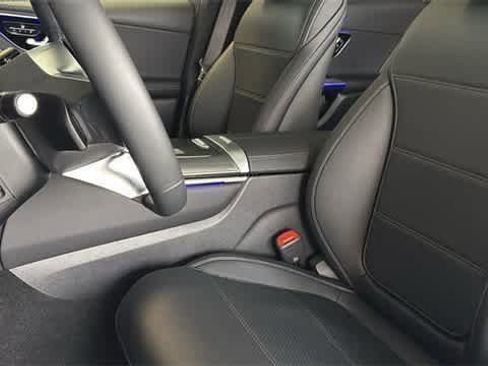 Used 2025 Mercedes-Benz GLC 300 4MATIC image 35