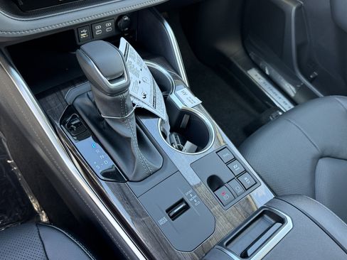 New 2026 Toyota Highlander Limited AWD/4WD image 19