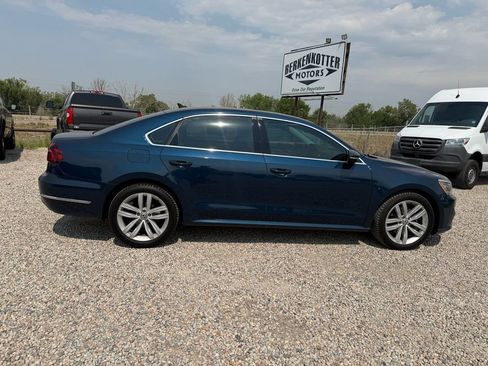 Used 2018 Volkswagen Passat 2.0T SE FWD image 12