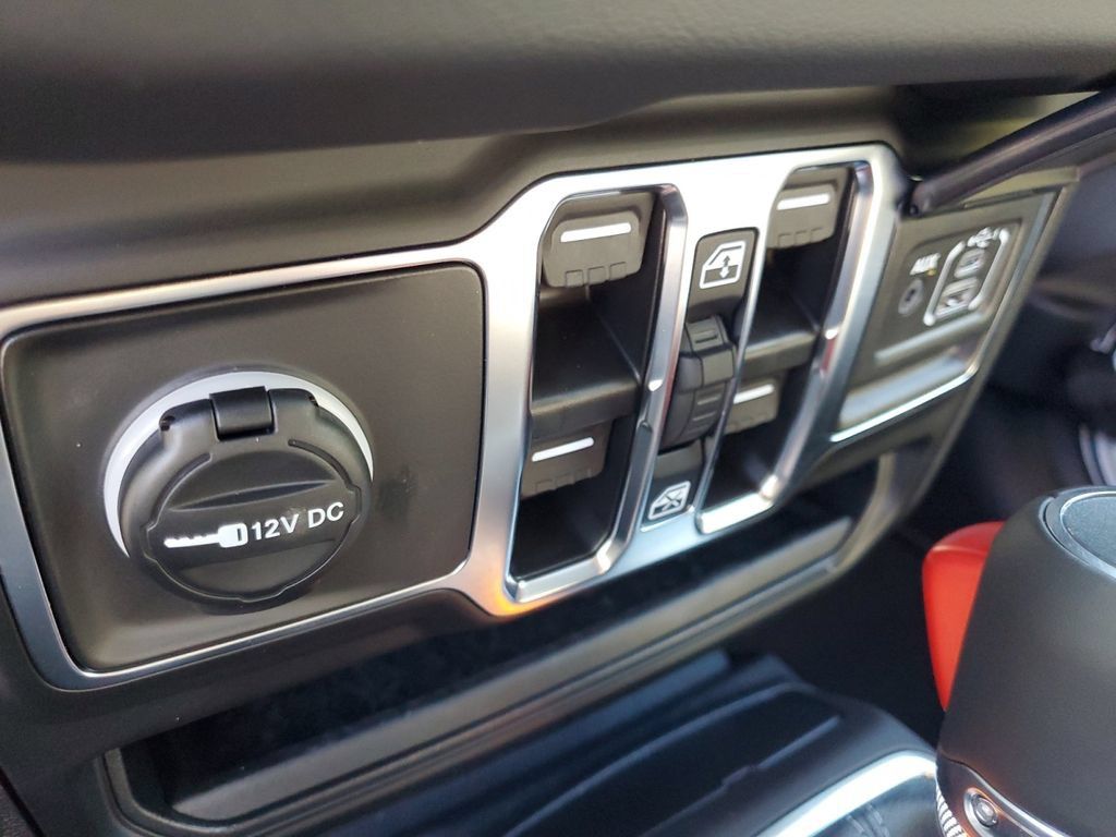 New 2025 Jeep Wrangler Unlimited Sahara AWD/4WD image 30
