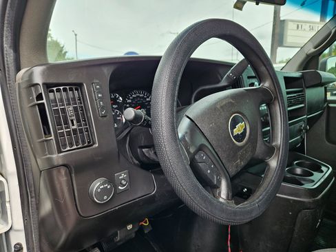 Used 2014 Chevrolet Express 2500 image 12