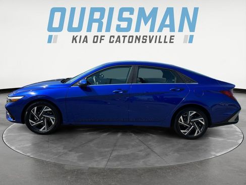 Used 2024 Hyundai Elantra SEL w/ Convenience Package FWD image 3