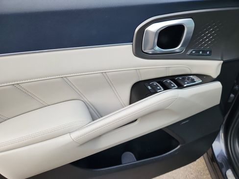 Used 2023 Kia Sorento SX Prestige image 9