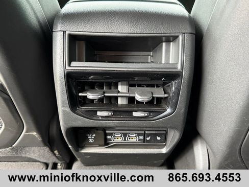 Used 2024 Jeep Grand Cherokee Limited w/ Black Appearance Package image 29