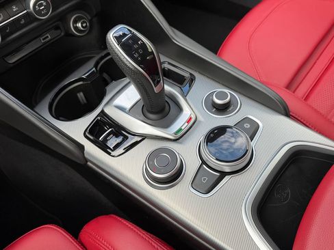 Used 2022 Alfa Romeo Giulia Veloce image 23