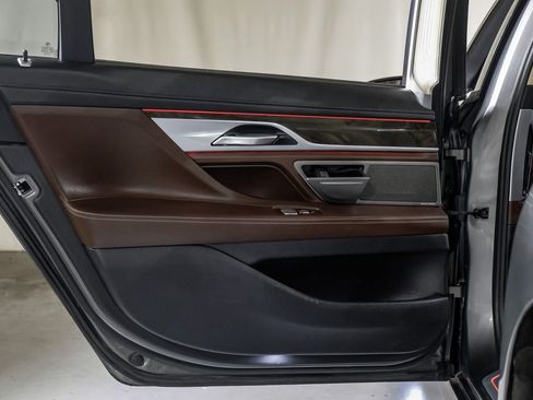 Used 2017 BMW 740i xDrive image 37