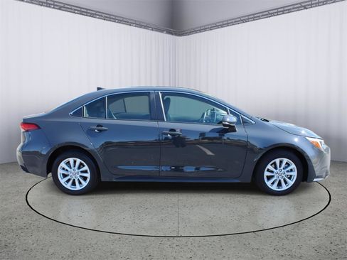 Used 2023 Toyota Corolla XLE image 9