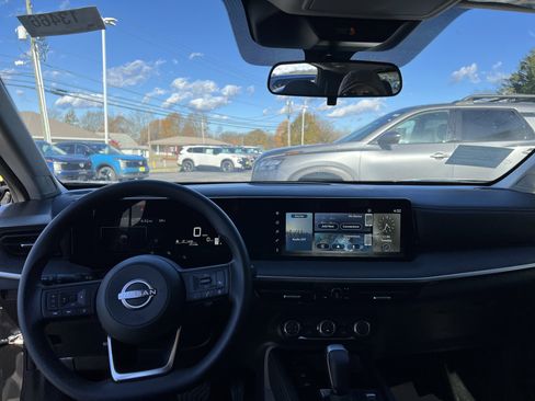 New 2025 Nissan Kicks SV w/ SV Premium Package image 4