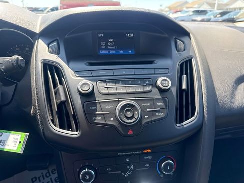 Used 2015 Ford Focus SE w/ SE Sport Package FWD image 16