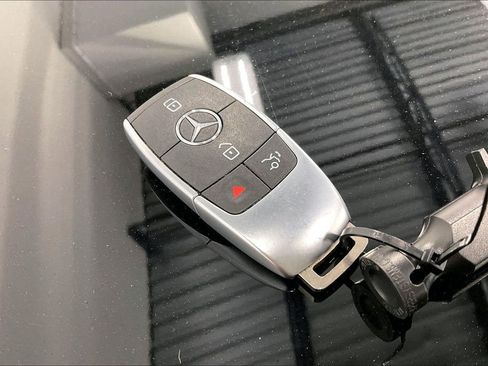 Used 2025 Mercedes-Benz GLE 350 4MATIC image 13