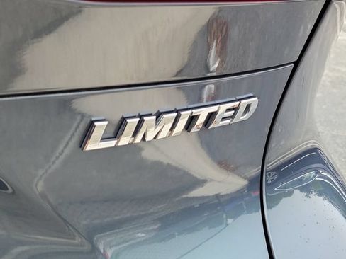 Used 2023 Toyota Venza Limited AWD/4WD image 5