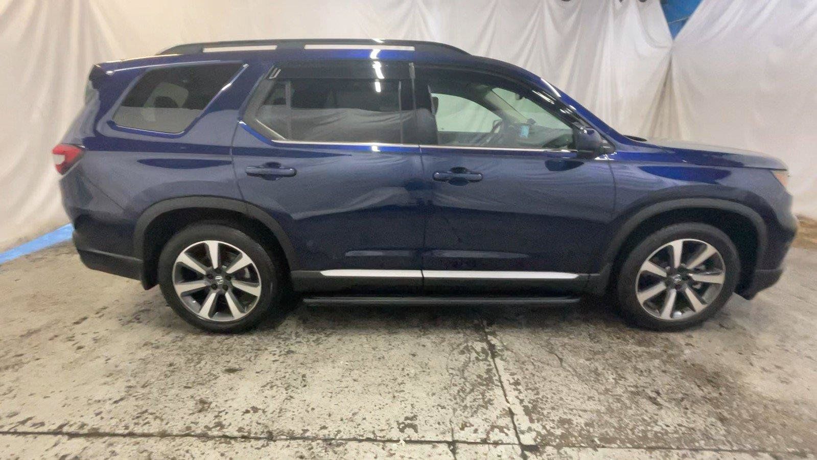 Used 2025 Honda Pilot Elite image 5