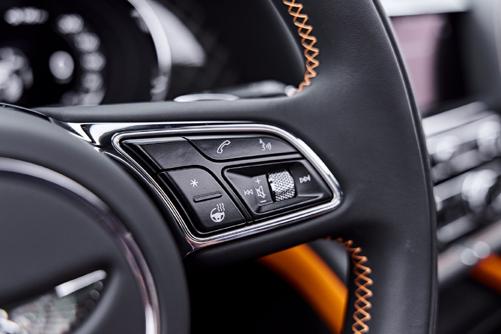 Used 2025 Bentley Bentayga AWD/4WD image 67