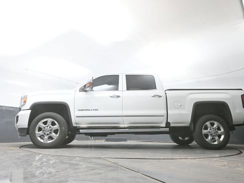 Used 2019 GMC Sierra 2500 Denali w/ Duramax Plus Package image 26