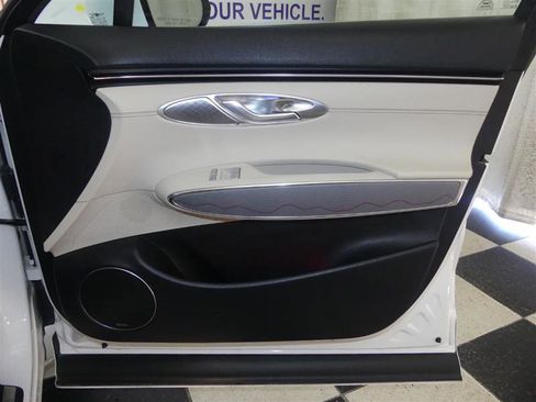 Used 2023 Genesis GV70 2.5T w/ Advanced Package image 31