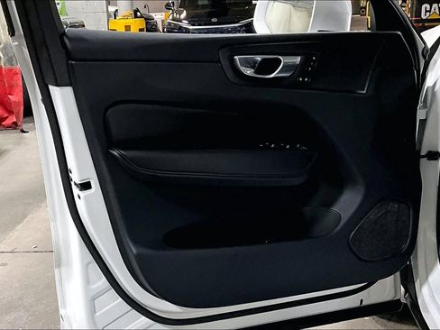 Used 2022 Volvo XC60 B5 Momentum w/ Climate Package image 21