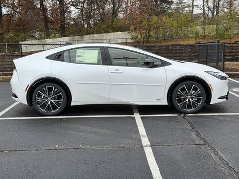 New 2026 Toyota Prius XLE AWD/4WD image 2
