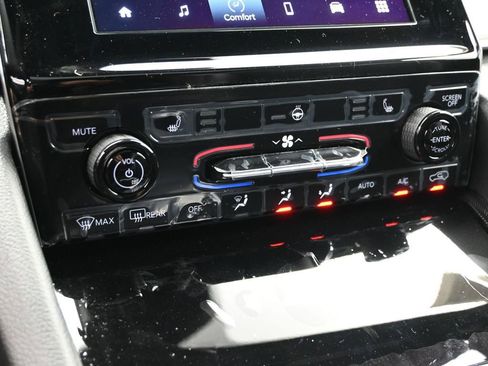 New 2025 Jeep Grand Cherokee L Altitude image 15