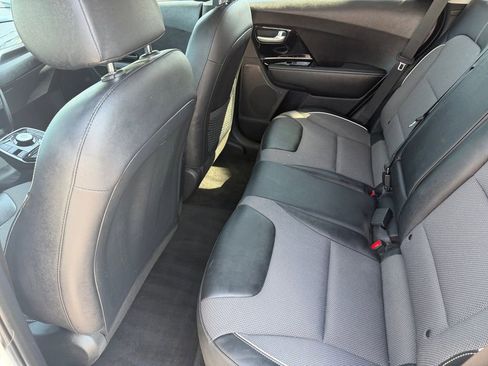 Used 2022 Kia Niro EX FWD image 10